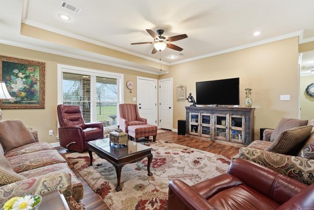 17 N Church, Vilonia, AR 72173