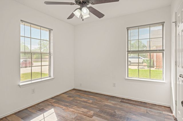 502 S Main Street B, Aubrey, TX 76227