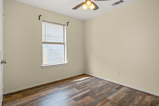 502 S Main Street B, Aubrey, TX 76227