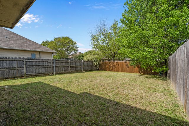 502 S Main Street B, Aubrey, TX 76227