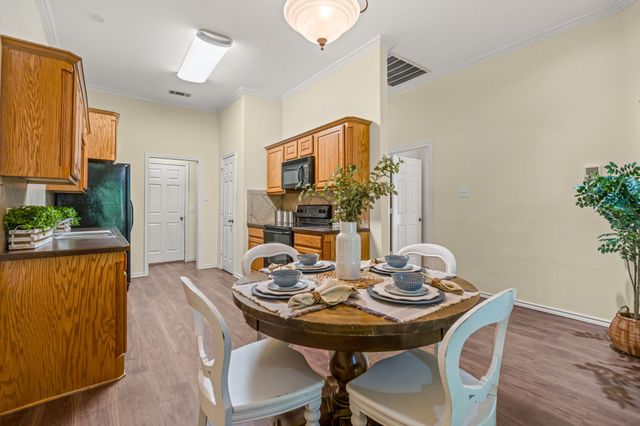 502 S Main Street B, Aubrey, TX 76227