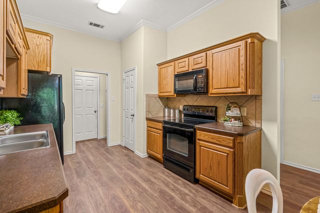 502 S Main Street B, Aubrey, TX 76227