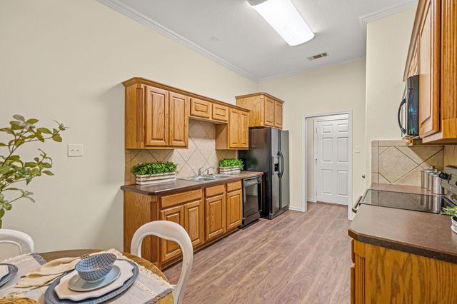 502 S Main Street B, Aubrey, TX 76227