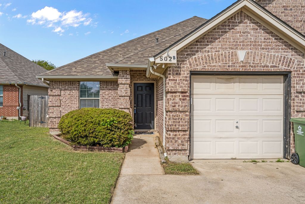 502 S Main Street B, Aubrey, TX 76227