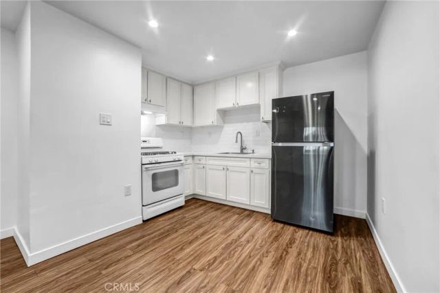 9808 S Central, Los Angeles, CA 90002