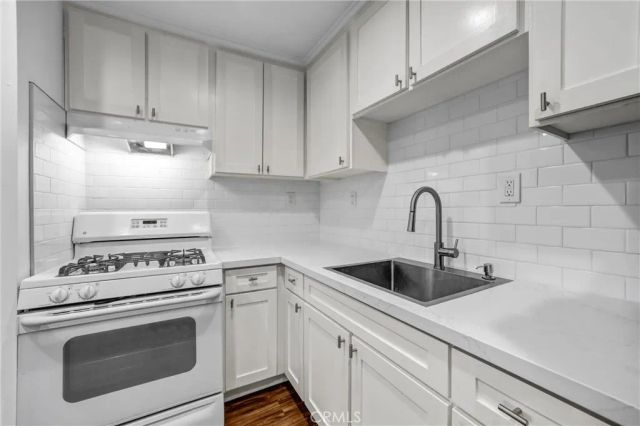 9808 S Central, Los Angeles, CA 90002