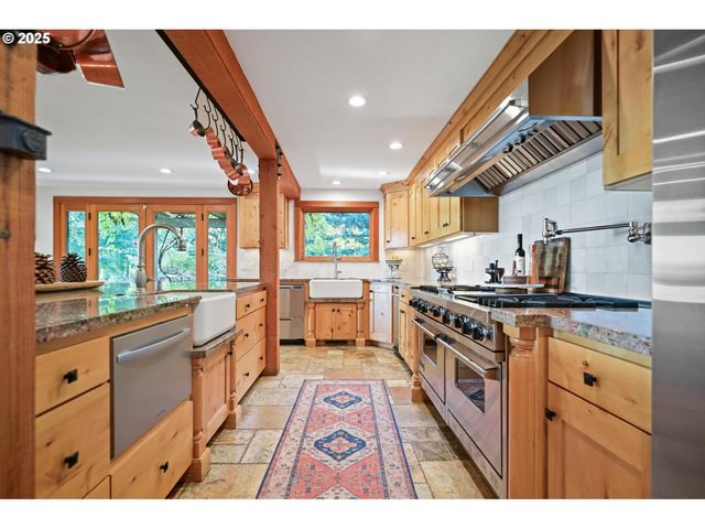 10151 Ne RIVENWOOD Ln, Carlton, OR 97111