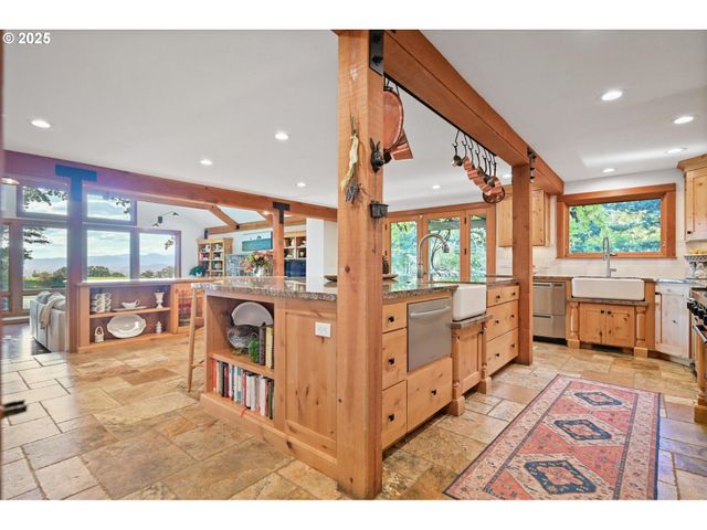 10151 Ne RIVENWOOD Ln, Carlton, OR 97111