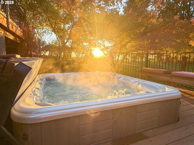 10151 Ne RIVENWOOD Ln, Carlton, OR 97111