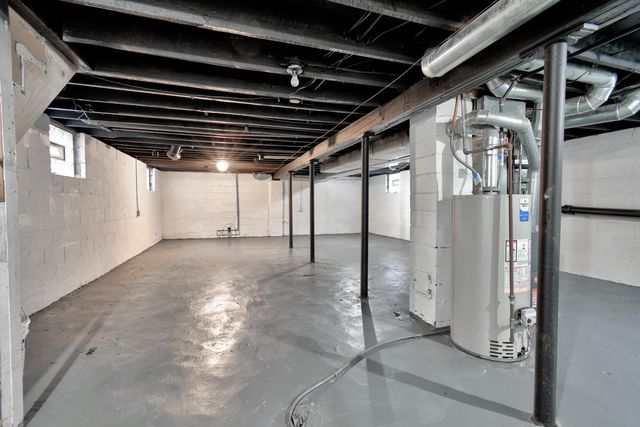 345 E Goulson Avenue, Hazel Park, MI 48030