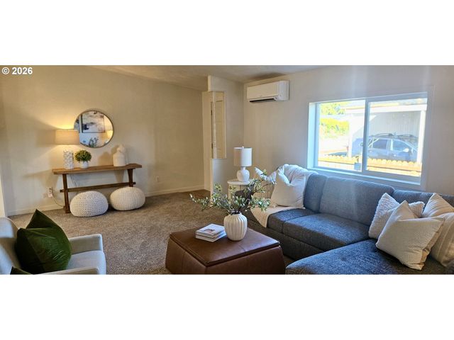 451 LOCHAVEN Ave, Springfield, OR 97477