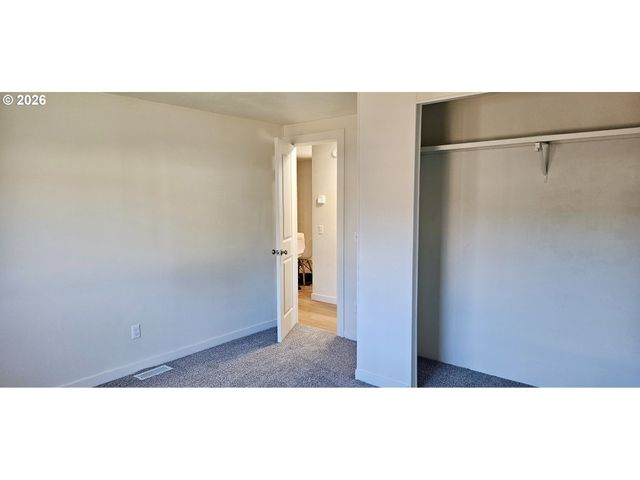 451 LOCHAVEN Ave, Springfield, OR 97477