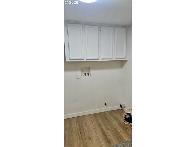 451 LOCHAVEN Ave, Springfield, OR 97477