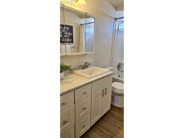 451 LOCHAVEN Ave, Springfield, OR 97477