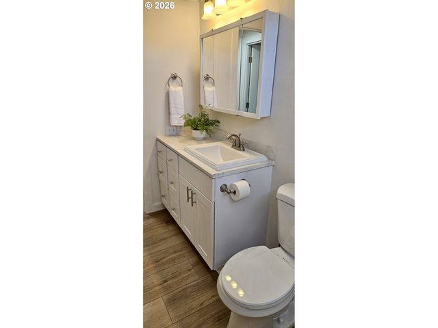 451 LOCHAVEN Ave, Springfield, OR 97477