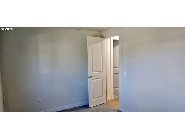 451 LOCHAVEN Ave, Springfield, OR 97477