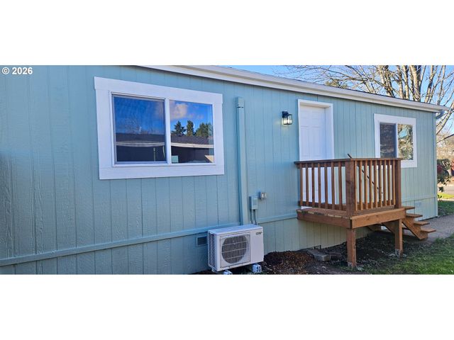 451 LOCHAVEN Ave, Springfield, OR 97477