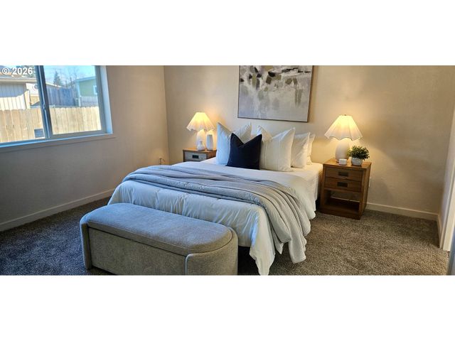 451 LOCHAVEN Ave, Springfield, OR 97477