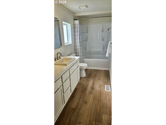 451 LOCHAVEN Ave, Springfield, OR 97477