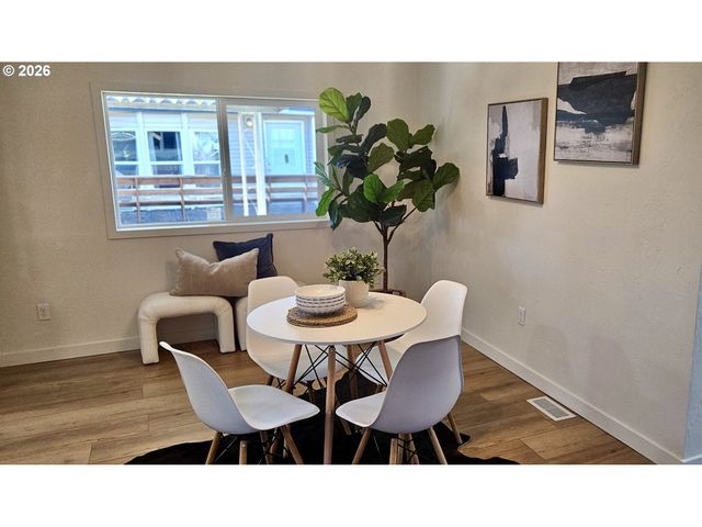 451 LOCHAVEN Ave, Springfield, OR 97477