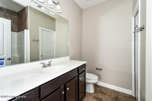 10618 Brookchase Ct, Louisville, KY 40228