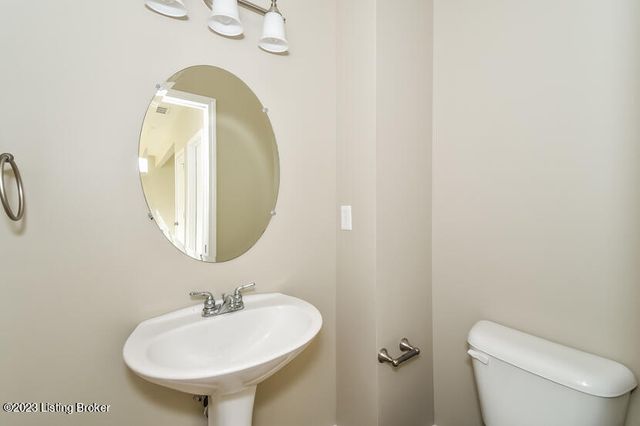 10618 Brookchase Ct, Louisville, KY 40228