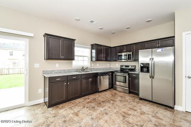 10618 Brookchase Ct, Louisville, KY 40228