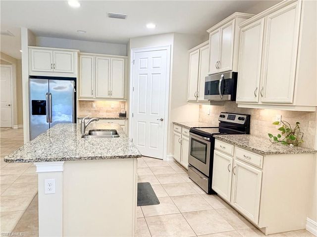 16432 Aberdeen WAY, Naples, FL 34110