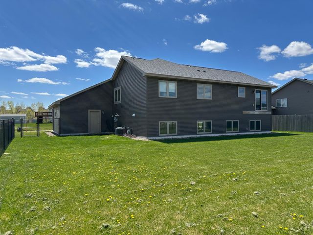 1511 Otter Way, New Richmond, WI 54017