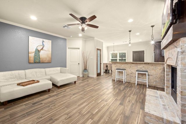 109 Harbour Town Circle, Conroe, TX 77356