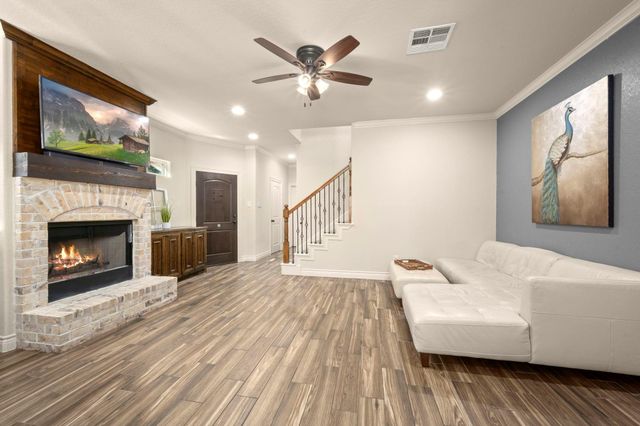 109 Harbour Town Circle, Conroe, TX 77356