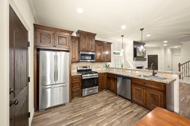 109 Harbour Town Circle, Conroe, TX 77356