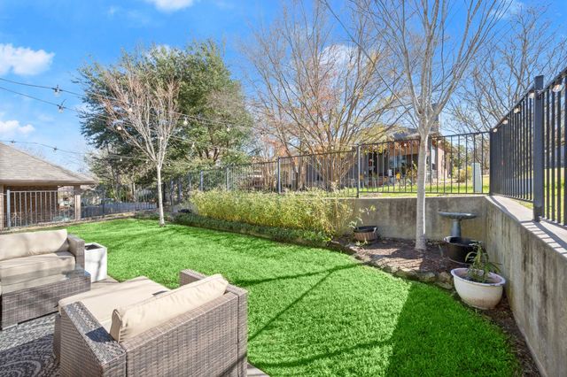 109 Harbour Town Circle, Conroe, TX 77356