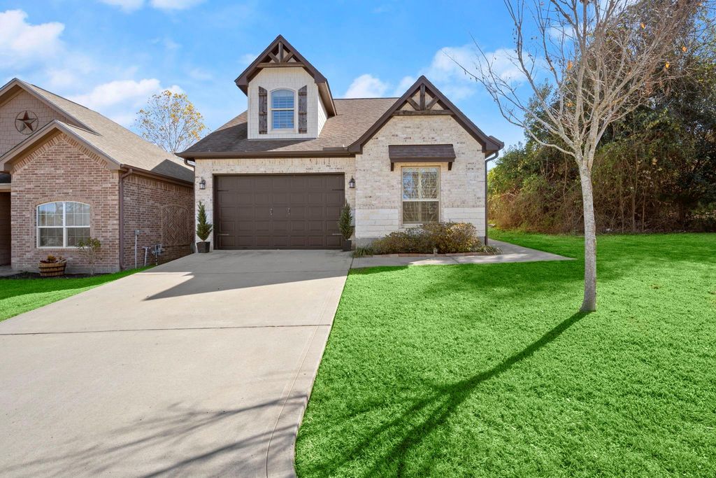 109 Harbour Town Circle, Conroe, TX 77356