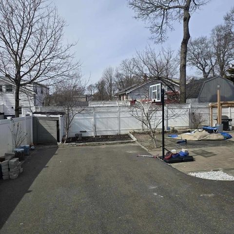 89 Kingman St, Brockton, MA 02302