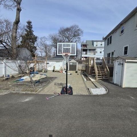 89 Kingman St, Brockton, MA 02302