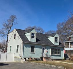 89 Kingman St, Brockton, MA 02302