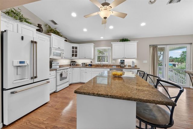 9050 CALOOSA DRIVE, Venice, FL 34293