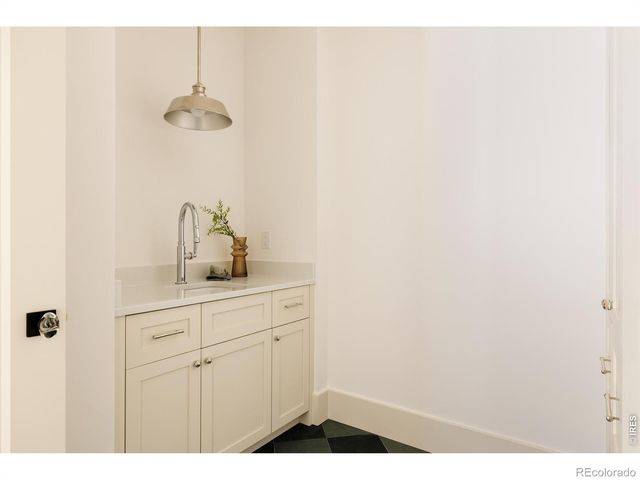 858 S Saint Paul Street, Denver, CO 80209
