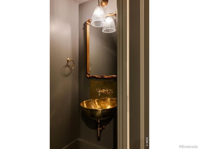 858 S Saint Paul Street, Denver, CO 80209