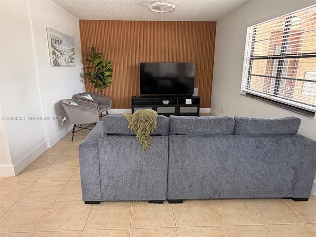 1896 SW 41st Ave, Fort Lauderdale, FL 33317