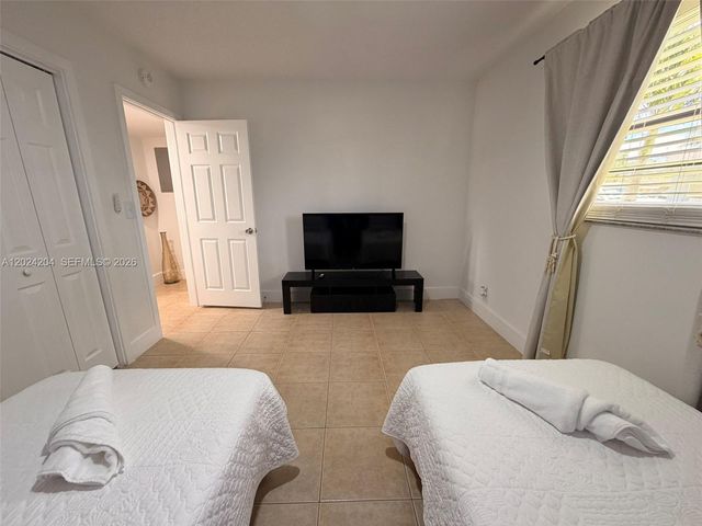 1896 SW 41st Ave, Fort Lauderdale, FL 33317