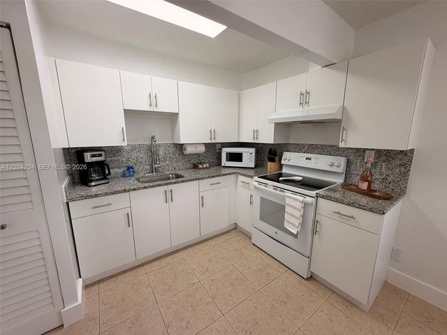 1896 SW 41st Ave, Fort Lauderdale, FL 33317