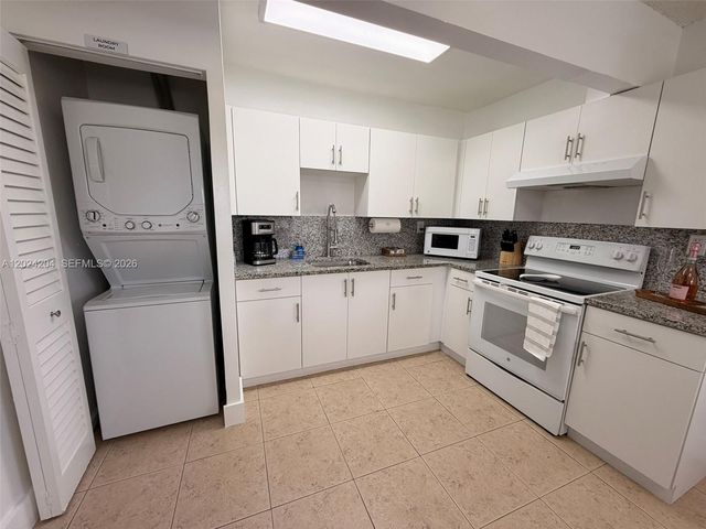 1896 SW 41st Ave, Fort Lauderdale, FL 33317