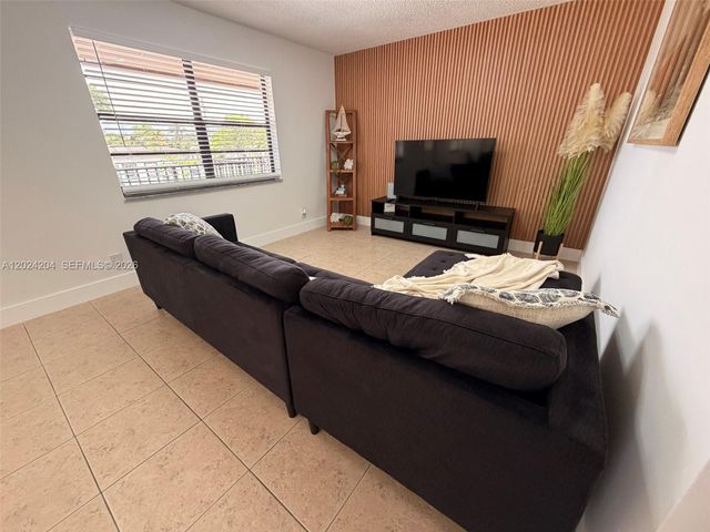 1896 SW 41st Ave, Fort Lauderdale, FL 33317