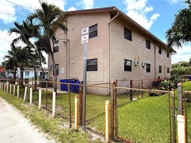 1896 SW 41st Ave, Fort Lauderdale, FL 33317