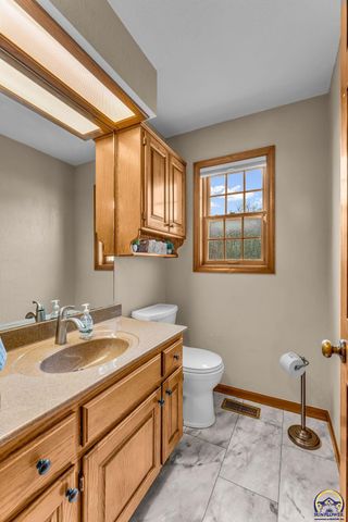 6027 SW 36th ST, Topeka, KS 66614