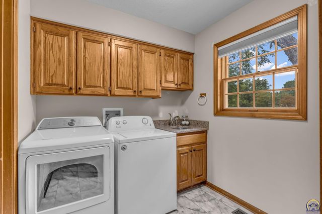 6027 SW 36th ST, Topeka, KS 66614