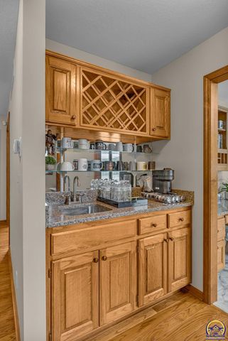 6027 SW 36th ST, Topeka, KS 66614