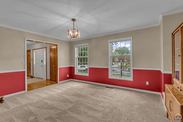 6027 SW 36th ST, Topeka, KS 66614